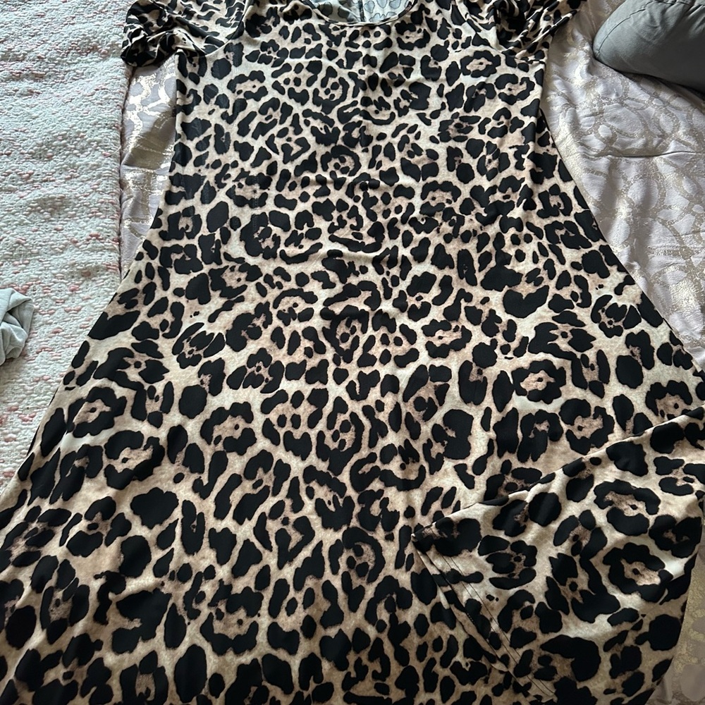 Cute stretch animal print maxi dress.
